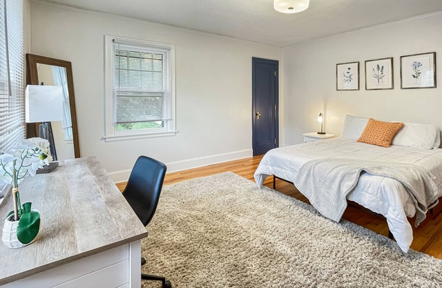 3 BR for 9 Guests -Large Beautiful 3 Story Duplex