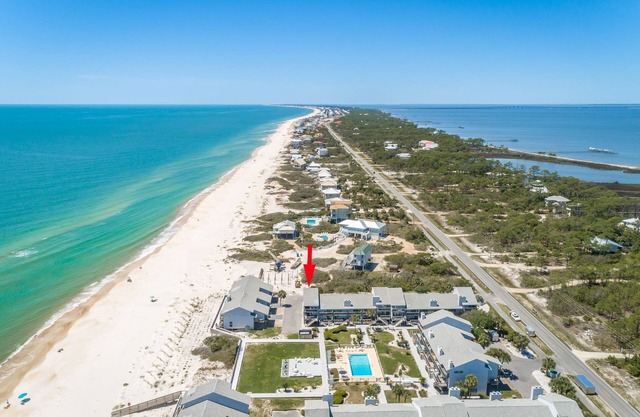 3 BR Pet Friendly East End Condo with community pool