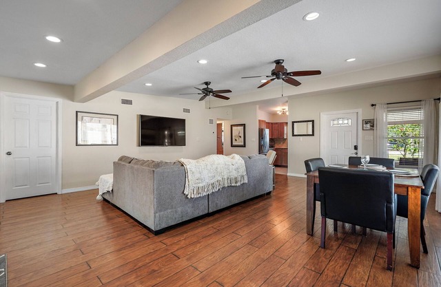 3 BR Retreat in St. Pete's - Close to beaches!