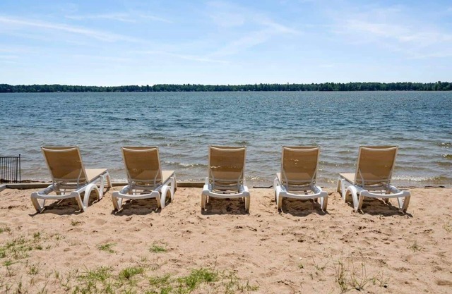 3 Combined Private Lakeside Studios - Upper Level