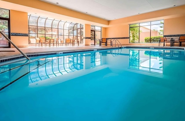 3 Comfortable Units With Swimming Pool and Free Parking, Bring Your Pets!