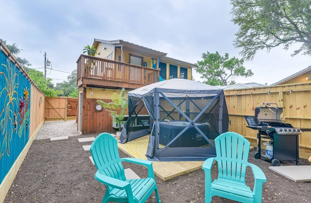 3 Mi to Boardwalk: Bacliff Apartment w/Hot Tub