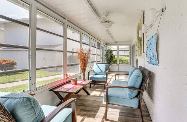 3 Mi to Botanical Garden & Dtwn: Naples Condo