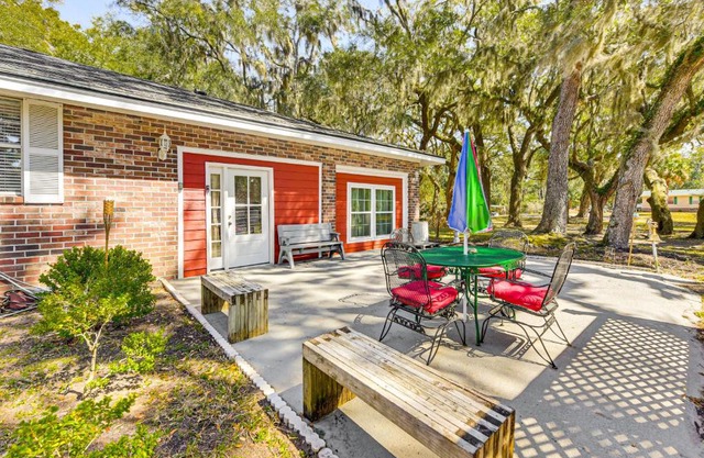 3 Mi to Dtwn Beaufort Quiet Family Home with Yard