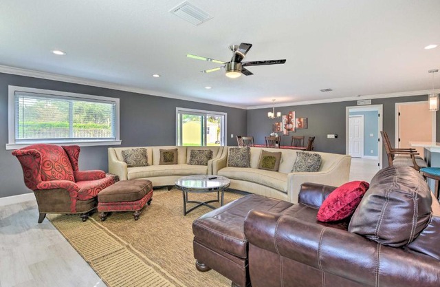 3 Mi to Dtwn Bradenton Home with Yard!