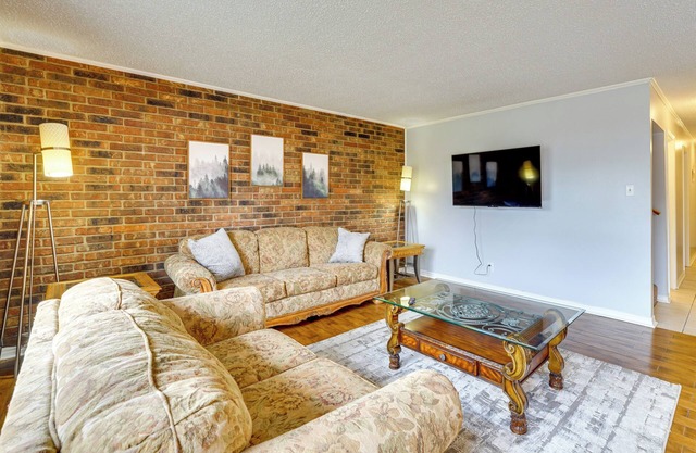 3 Mi to Dtwn: Spacious Condo in Fort Smith