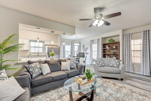 3 Mi to Hospitals Stylish Condo in San Antonio!