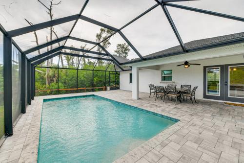 3 Mi to Public Beach Port Charlotte Getaway!