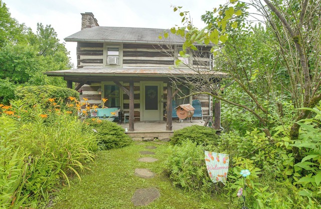 3 Mi to River: 11-Acre Retreat in Rural Stockport