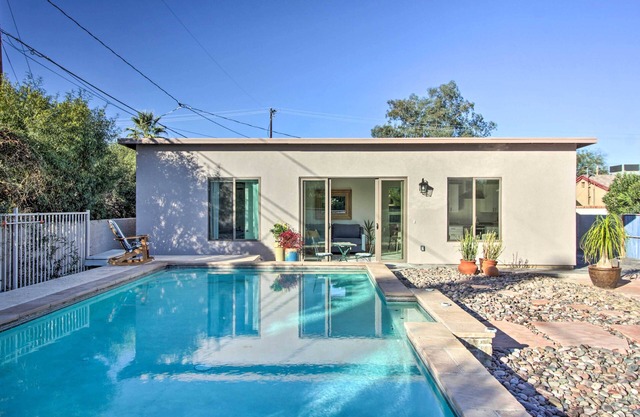 < 3 Mi to U of A: Poolside Oasis in Tucson!