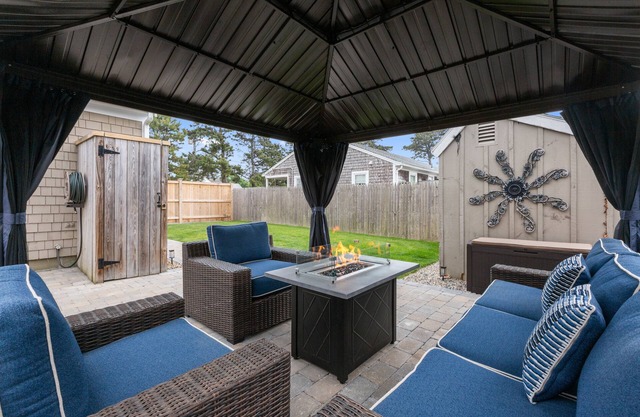 3-min walk to BEACH! Private luxury Backyard!