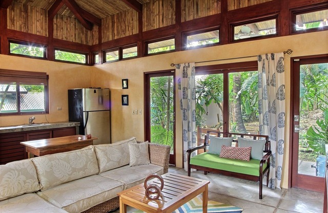 3 min walk to exquisite Hermosa Beach! No roads to cross or hills to hike!