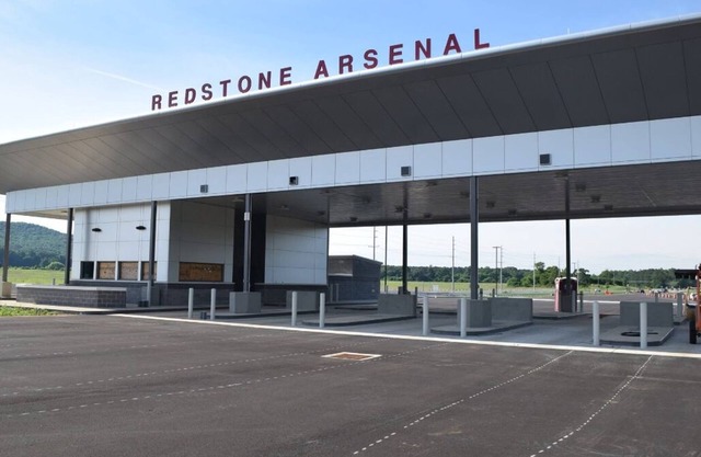 3 mins from NASA &Arsenal - Pool &Gym.