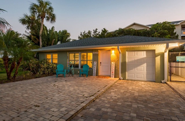 3 Minute Walk to Beach! Sleeps up to 9- Gorgeous Beach Home