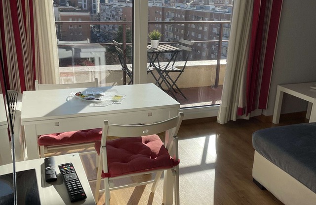 3 minutes from the Chamartín Station with pool!