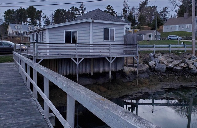 3 one-bedroom fully equipped cottages with free WIFI/weekly rental