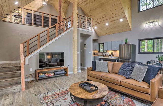 3 Peaks Cabin -Newly Updated! St. Mary's Cabin with Mountain Views, Lake Access!