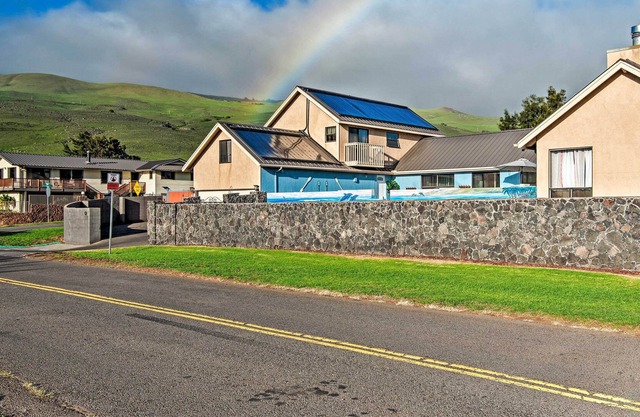 '3 Peaks Oasis' Apt w/ Heated Pool & Hot Tub!