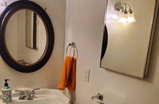 3 Queen beds, Private entry, Kitchen/bath