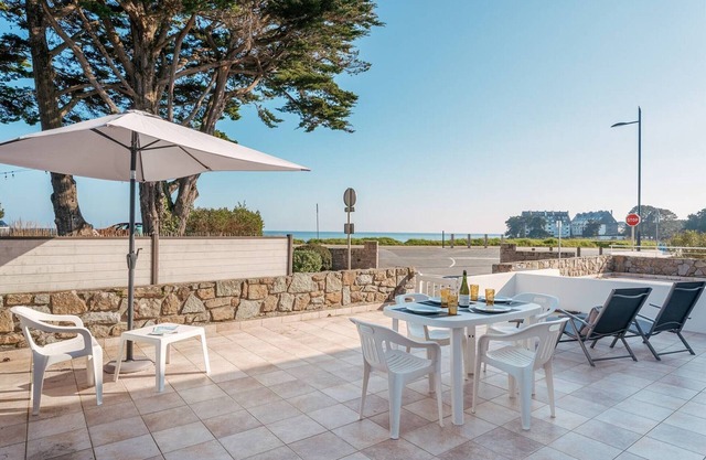 3-room apartment in La Trinité/Mer with sea view terrace