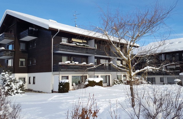 3-room apartment with a beautiful south-west facing balcony and swimming pool/sauna