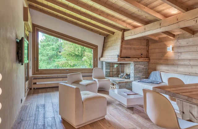 3-Room Apartment with Fireplace and Wifi in Megève, Near the Slopes