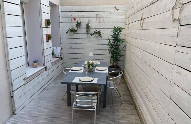 3-room ground floor apartment 100 metres from the beach