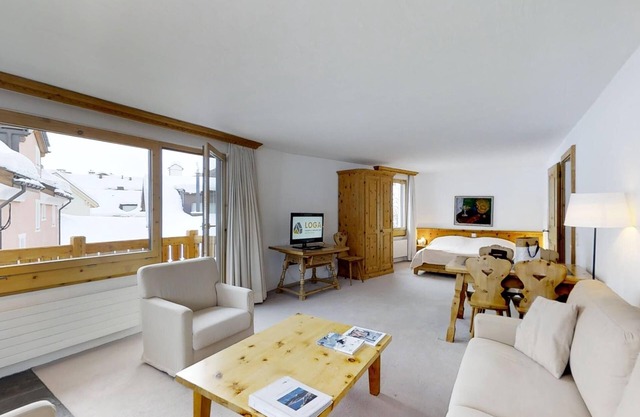 3-roomed apartment on the second floor, approx.