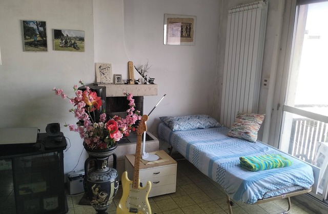 3 rooms 6 beds two bathrooms