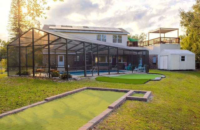 3 Rooms, Lake, Bocce Ball, Putting Green, Fire pit, Deck