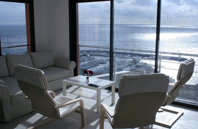 3 rooms with sea view and large terrace 7 minutes from the beach