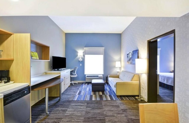 3 Spacious Suites Perfect for Families w/In-Room Kitchenette - Near Beach!