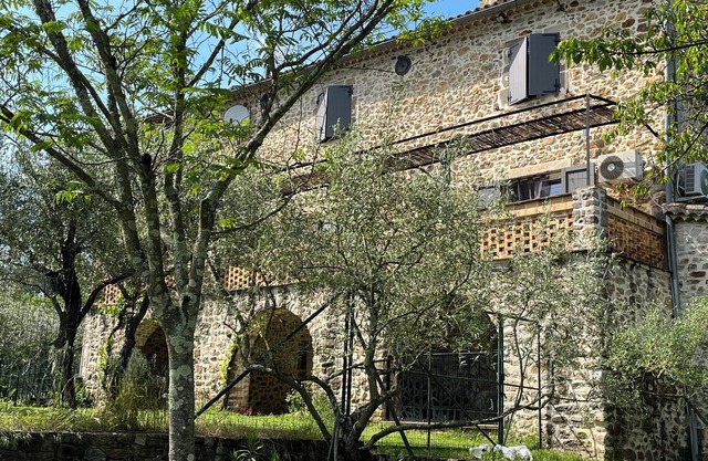 3-star rated 3-4-person gite in an atypical Cévenole building.