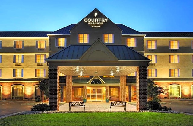 3-Star Hotel ∙ Country Inn & Suites by Radisson, Lexington, VA