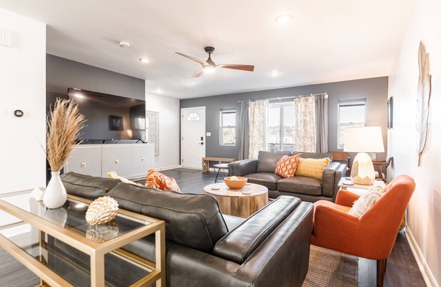3 Story River facing deck-3 miles to Cincinnati