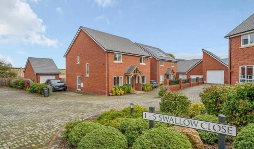 3 swallow close IDEAL FOR CONTRACTORS , FAMILIES AND WEEKEND STAYS