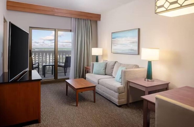 3 Upscale Family Units near Beach | Elegant Rooms, Pool, Parking