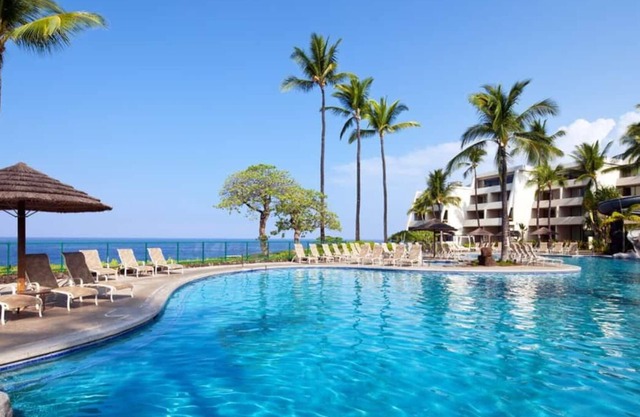 3 x Club Partial Ocean View 2 Double Beds at Outrigger Kona Resort and Spa