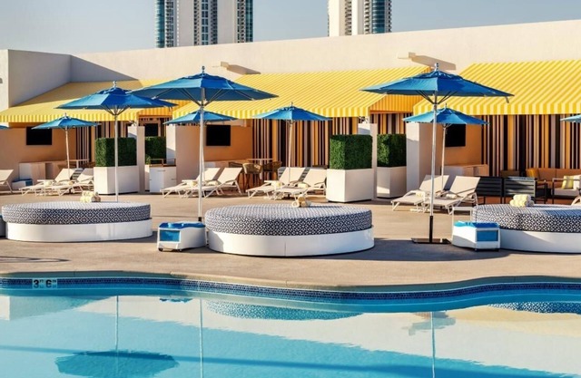 3 x Elite 2 Queens at The STRAT Hotel, Casino & Tower