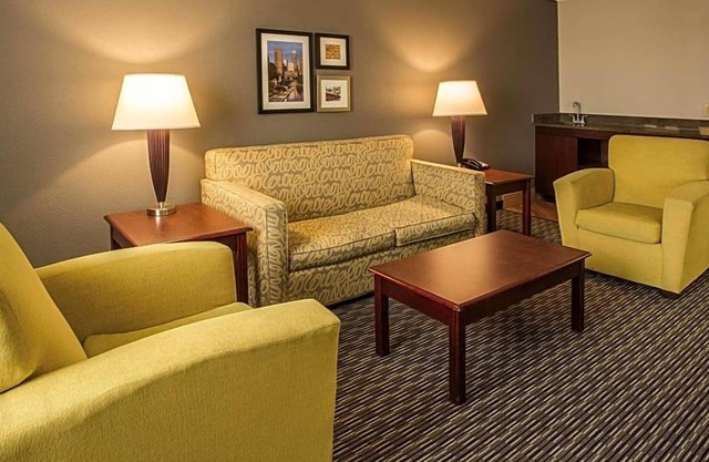 3 x King Bed Deluxe Suite at La Quinta Inn by Wyndham San Antonio Downtown