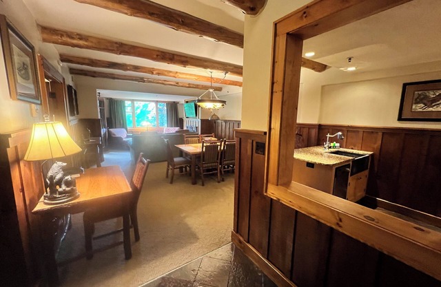 30-50% OFF WHITEFACE LODGE RESORT. Sleeps 6. AVAIL OCT 24th-31st