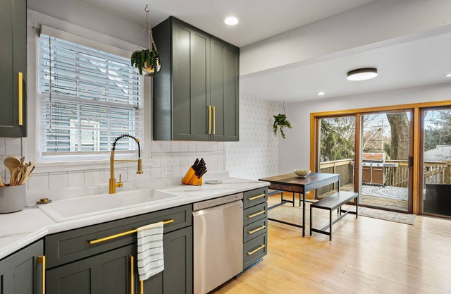 30+ Day Only. Pet-Friendly Rental in Prime Location – Near UW, Parks, & Dining!