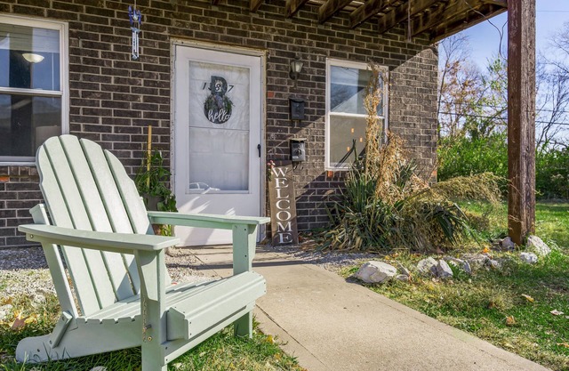 30 days minimum Stylish 2b1b near Downtown KC/stadiums in independence MO
