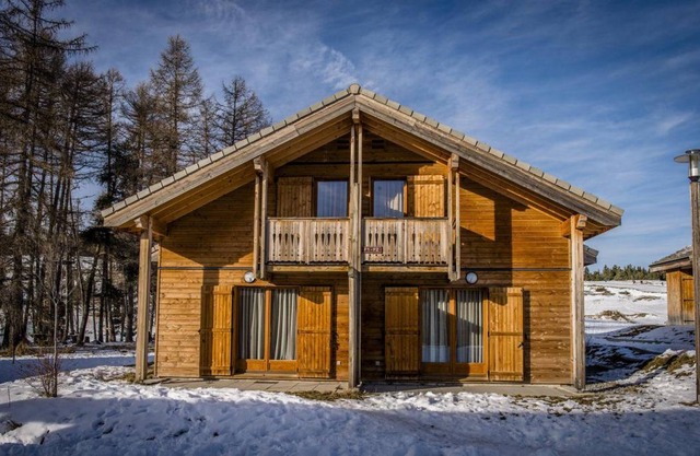 300m from ski slopes, Ground floor, fitness, swimming pool, balcony, parking, tv, ski locker, 30m²