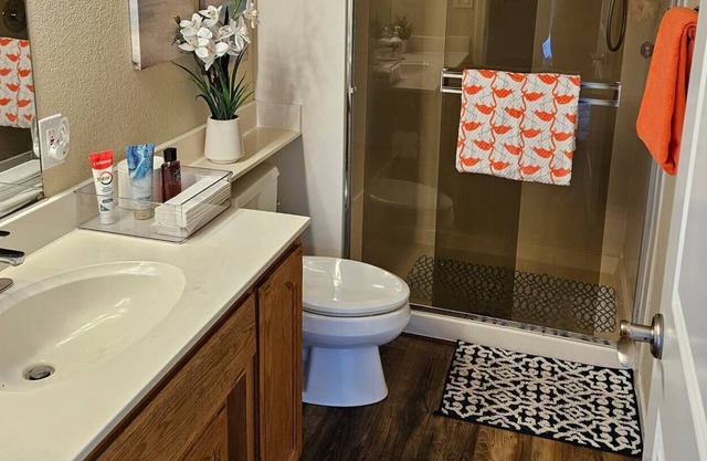 30 min from Sacramento airport,15 min to Folsom Lake and 20 min to Sacramento,