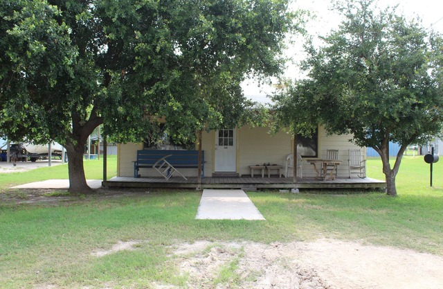 300 Copano-Cozy cabin with 2 bedrooms 2 baths