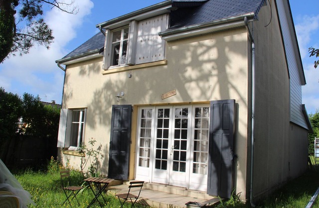300 meters from the sea, house on enclosed land not overlooked for 9 people.