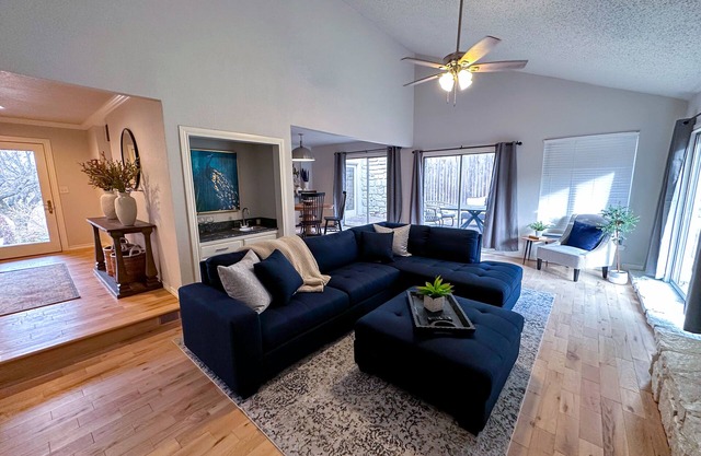 3000 sq ft- Upscale-Family Friendly-Cul-de-sac Home
