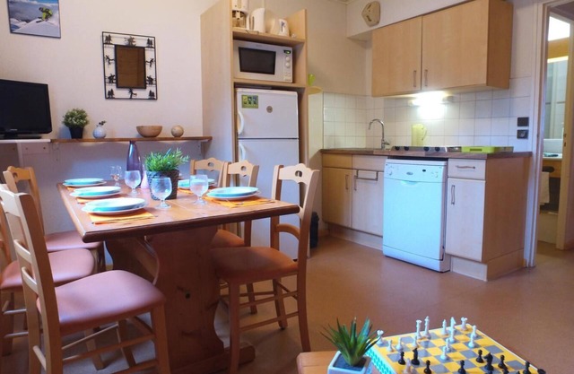 300m from resort center, swimming pool, parking, tv, ski locker, 32m², Lélex
