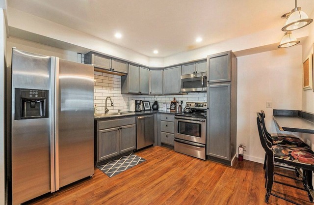 306 - 1br · Cozy Modern Condo on The Lake
